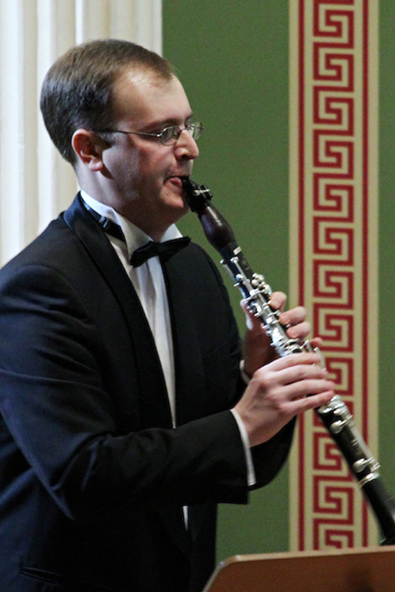 Mikhail Beznosov unterrichtet er am Moskauer Tschaikowski-Konservatorium und der Gnessin-Musikakademie.
