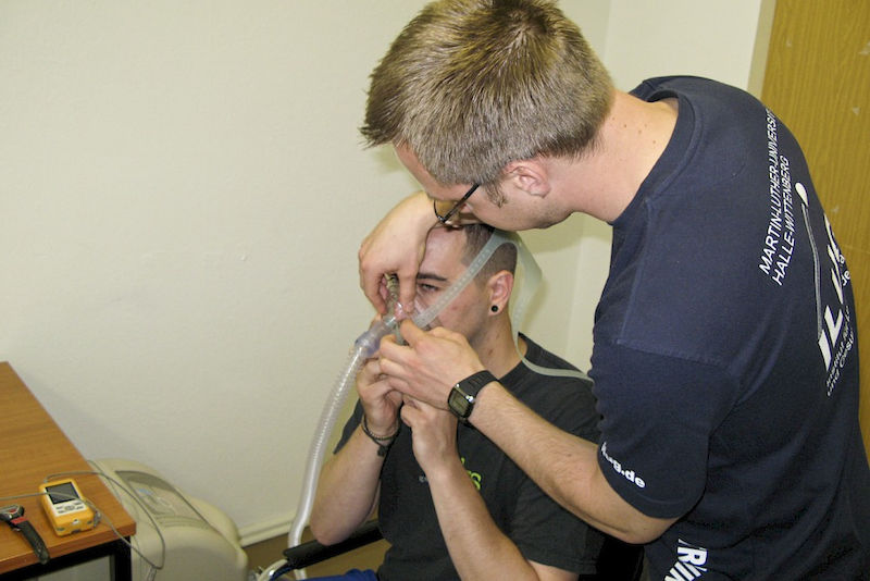 Während des Tests erklärt Stephan Schulze die technischen Feinheiten.