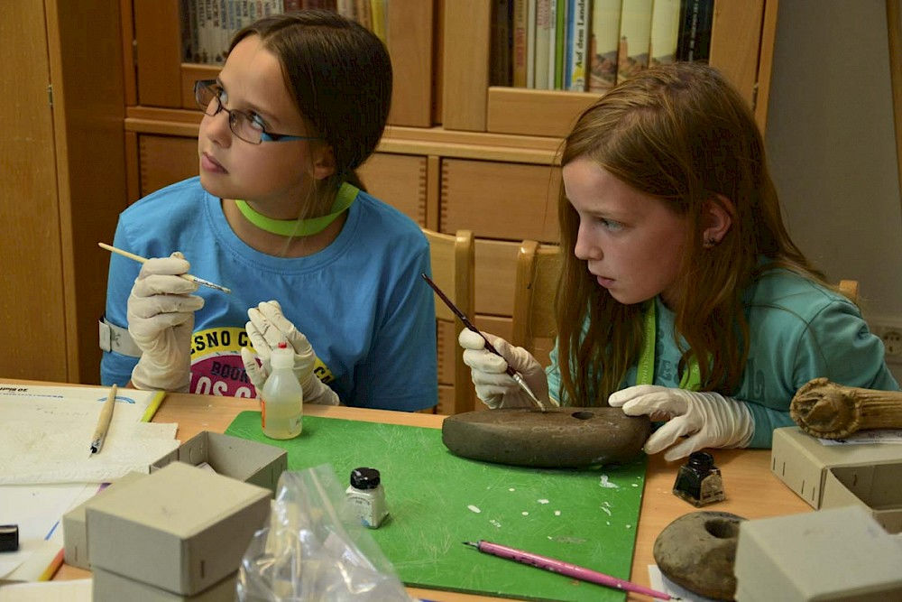 Grundschüler als Archäologen im „Science Camp“ der MLU