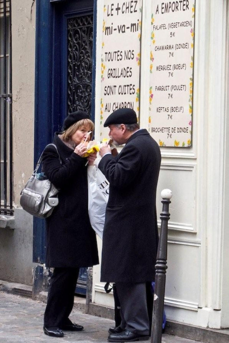 Sonntagsfreude im Stadtviertel Marais: Falafel-Essen!