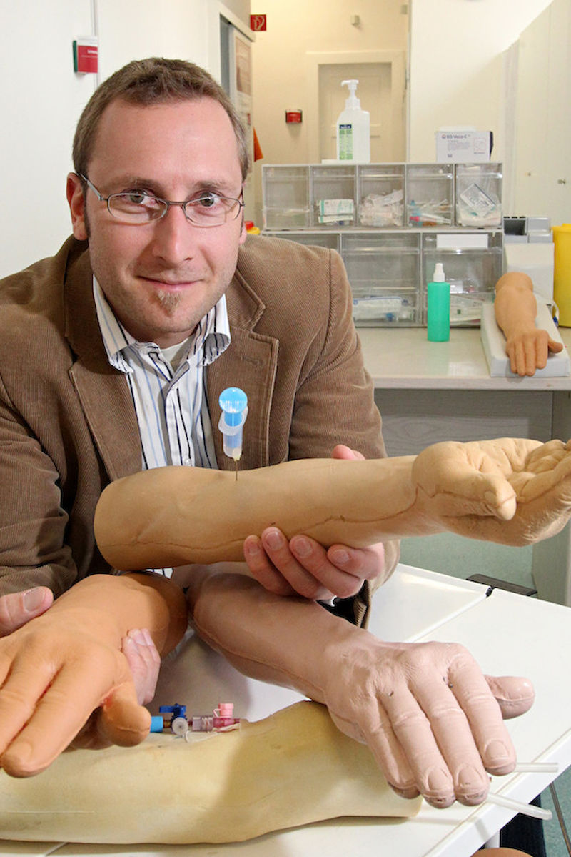 Zwei Jahre suchte er unter seinen Studierenden nach dem idealen Verlauf der Armvenen: Anästhesist und Erfinder Dr. Andreas Fichtner