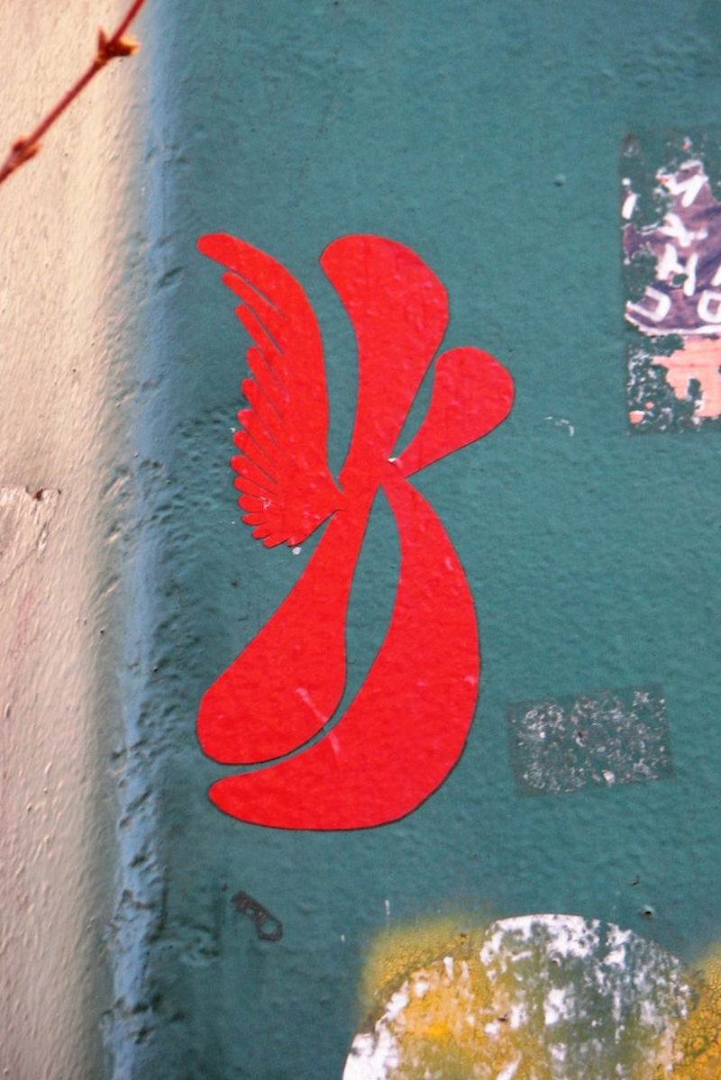 Das rote Symbol, das ein wenig an ein Kellog's-K erinnert, hat es Langner besonders angetan