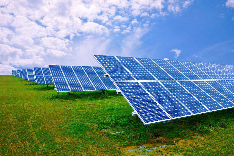 Ziel der Forscher am ZIK sili-nano ist es u.a., den Wirkungsgrad von Solarzellen durch neue Beschichtungen zu erhöhen.
