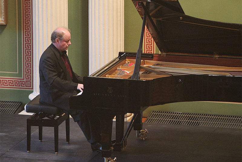 Der Pianist Wolfgang Manz in der Reihe der aula konzerte halle, 
