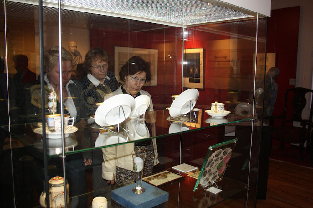 Blick in die Ausstellung zum Löwengebäude, 
