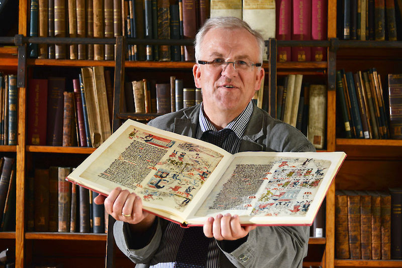 Heiner Lück, presenting a print of the Sachsenspiegel. Guido Kisch already researched this law book. 
