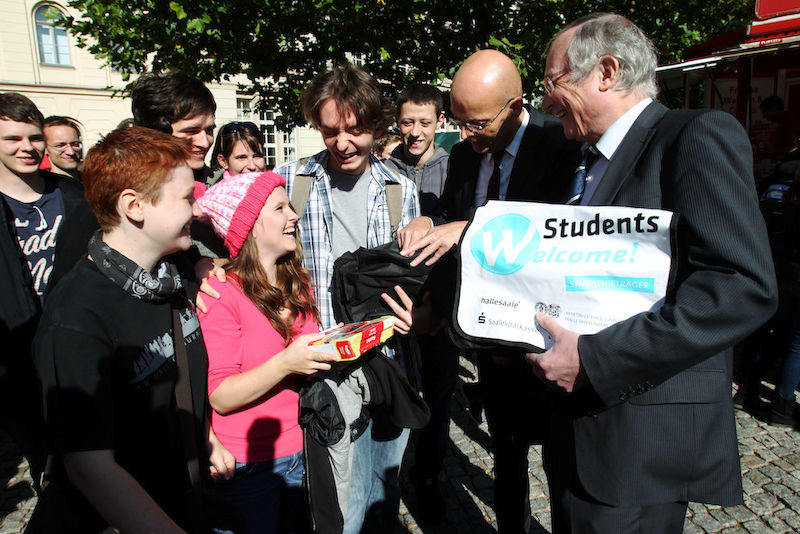Einige erhielten ihre "Student Welcome Bag" vom Rektor und OB persönlich.