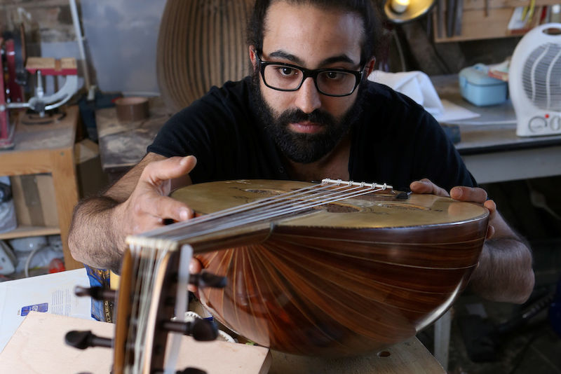 Omar Shalash in seiner Werkstatt