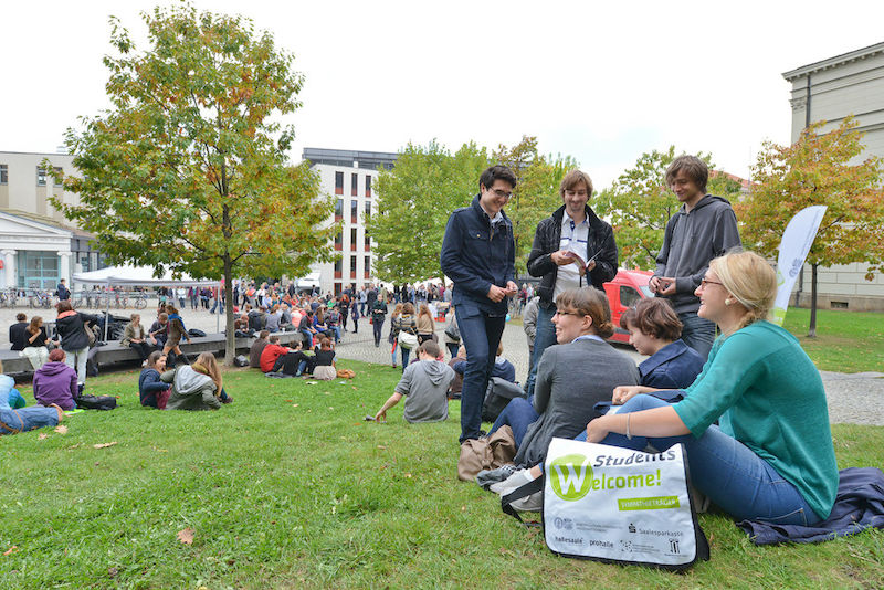 Nicht nur auf dem Uniplatz - konnte man die Studienanfänger der MLU an ihren Welcome Bags erkennen.