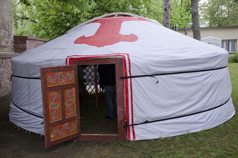 Die historische Jurte stellte der Deutsch-Mongolische Verein Gobi im Garten des IBZ auf.