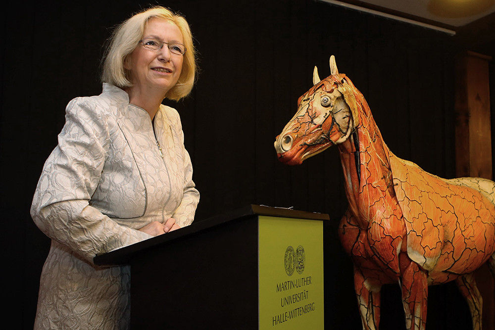 Bundesforschungsministerin Johanna Wanka stellt im Museum für Haustierkunde das neue Förderprojekt für universitäre Sammlungen vor.