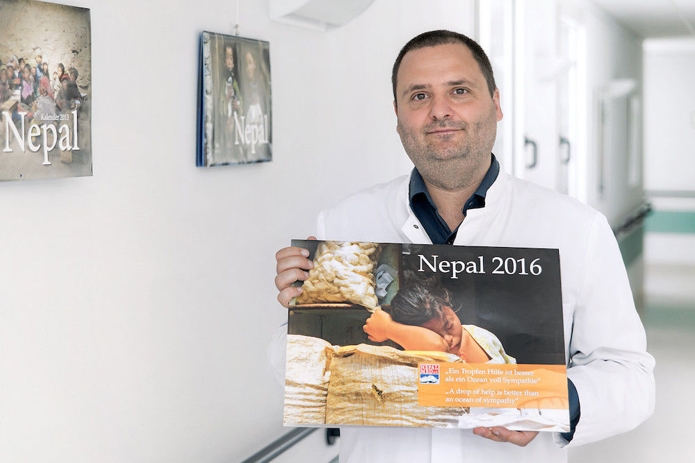 „Ich habe gelernt, auf einfache Untersuchungen ohne medizinische Geräte zu vertrauen“, sagt Ole Hensel über seine Arbeit in Nepal.
