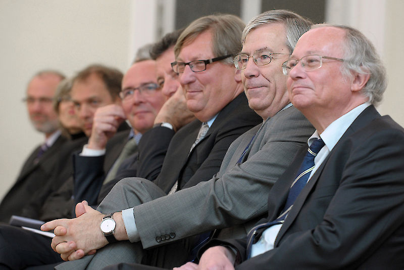 Prof. Dr. Udo Sträter, Prof. Dr. Klaus Dicke, Prof. Dr. Thomas Deufel, Botschafter Jerzey Marganski,Prof. Dr. Wlodzimierz Borodziej, Prof. Dr. Joachim von Puttkamer, Cornelius Ochmann, Antje Schlamm und Dr. Udo Birkholz (v.r.n.l.) bei der Eröffnung des  Aleksander-Brückner-Zentrums für Polenstudien am 21.10.2013 in den Rosensälen an der Universität Jena.