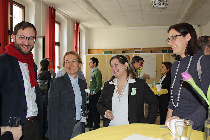 Dr. Matthias Georg Will, Junior-Professorin Dr. Julia Müller (2. von rechts) und Prof. Dr. Anne-Katrin Neyer (rechts) beim EECC.