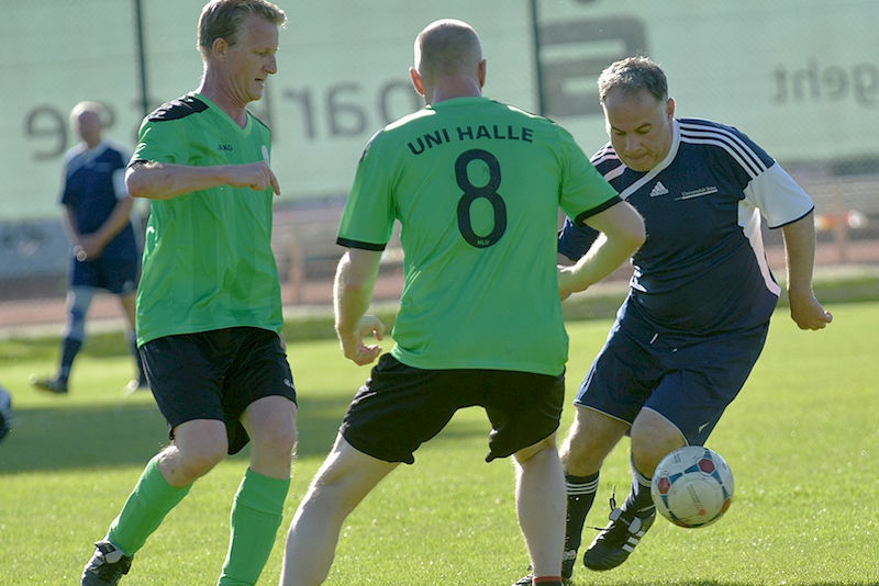 Das hallesche Team beim Fußballturnier der Professoren 2017 in Jena.