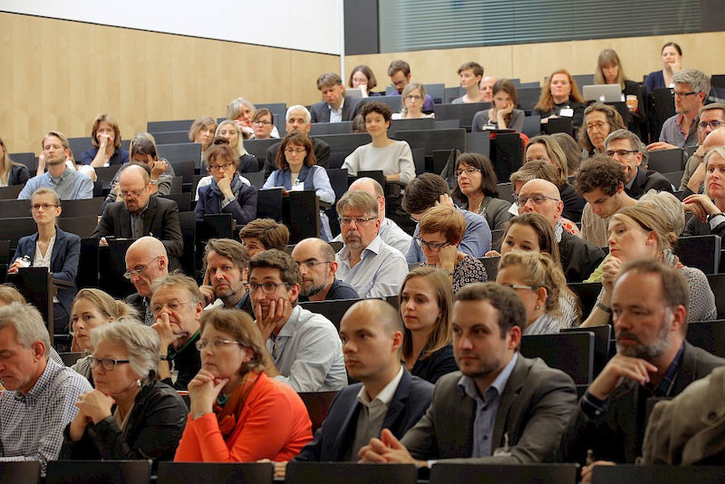 Eindrücke von der Tagung des Bundesverbandes für Hochschulkommunikation: voller Audimax.