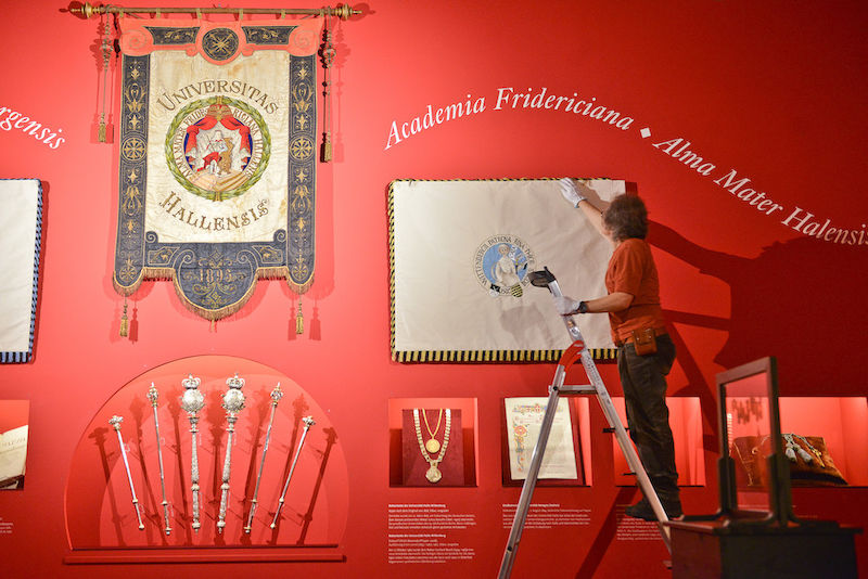 Ausstellungsvorbereitung im Universitätsmuseum