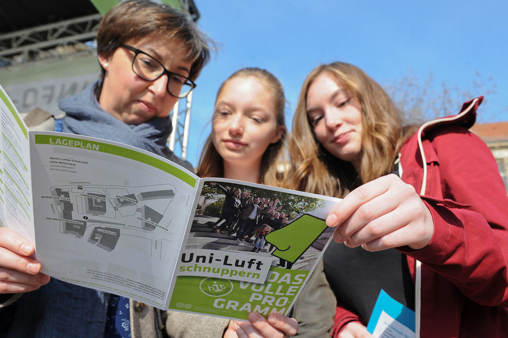 Über alle 265 Studienprogramme der Uni Halle konnten sich an Besucher beim Hochschulinformationstag informieren.