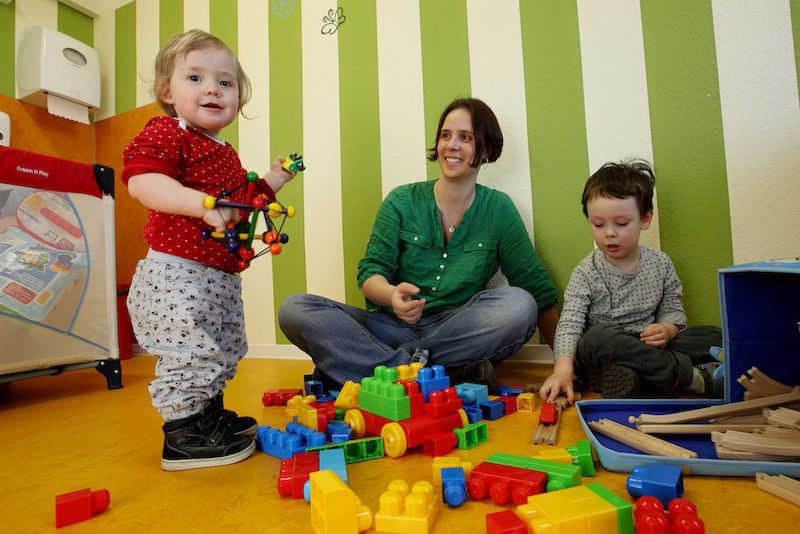 Das Institut für Mikrobiologie hat einen Familienraum. Nils und Tilda sind hier hin und wieder zu Gast.