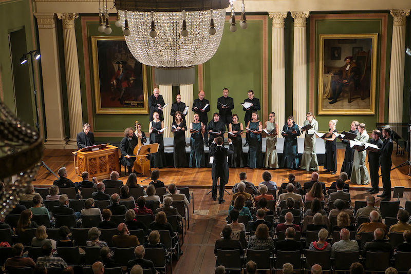 Die Hallenser Madrigalisten bei ihrem Konzert in der Aula des Löwengebäudes.