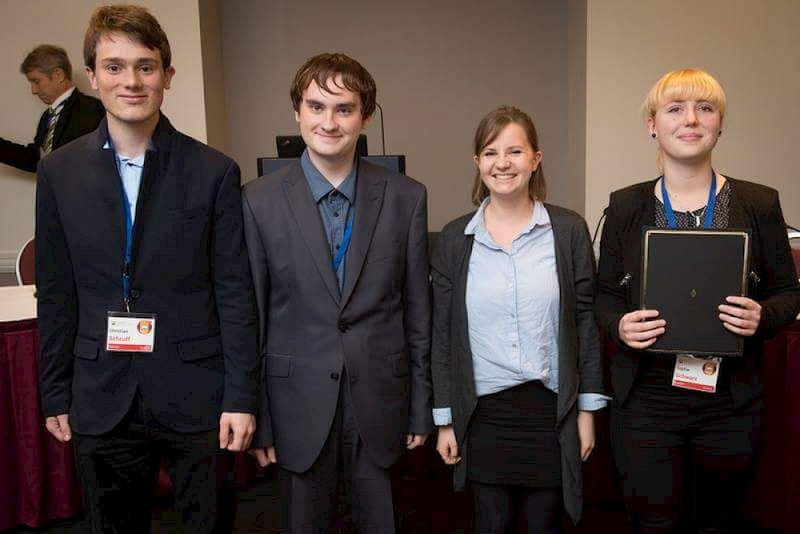 Die Moot-Court-Teilnehmer Christian Schruff, Marcel Gießler, Mathea Schmitt und Sophie Schwarz (v.l.)