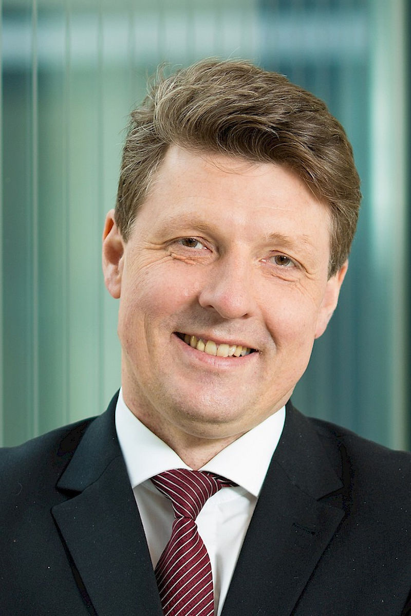 Ralf Wehrspohnt leitet das Fraunhofer IMWS und ist gemeinsamer Professor an der Uni Halle.