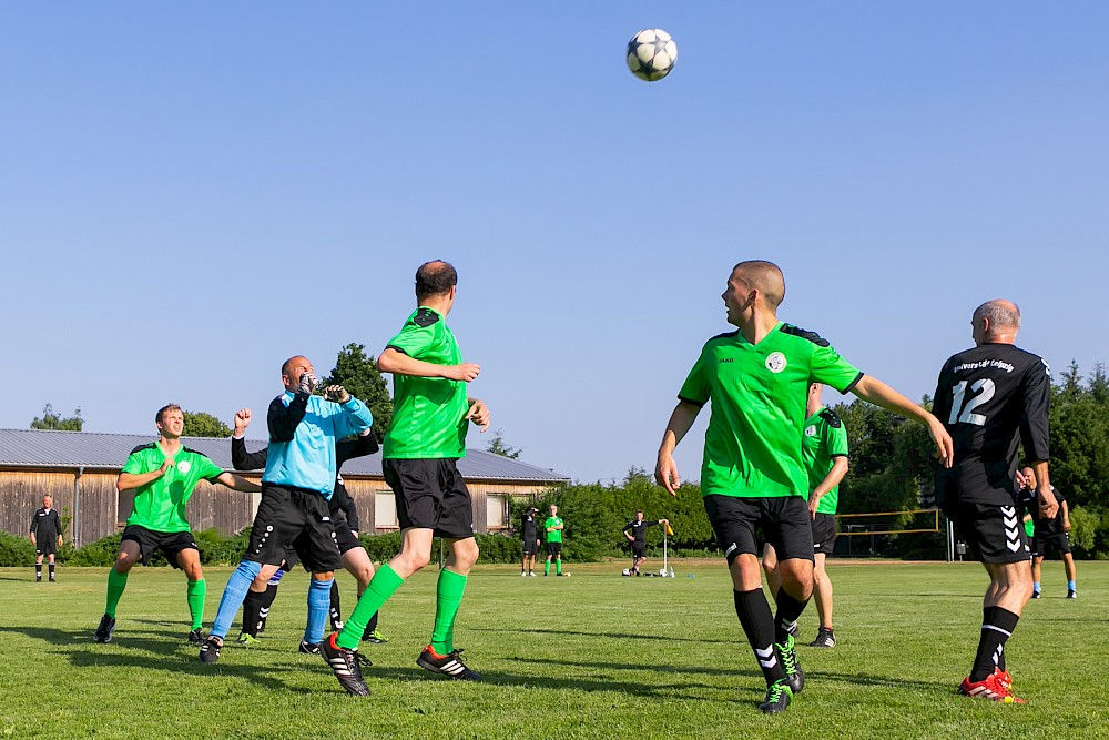 Die hallesche Mannschaft im Spiel gegen Leipzig.