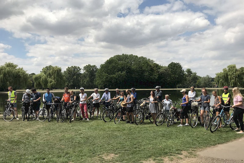 Vor dem Start: Gruppenfoto an der Ziegelwiese