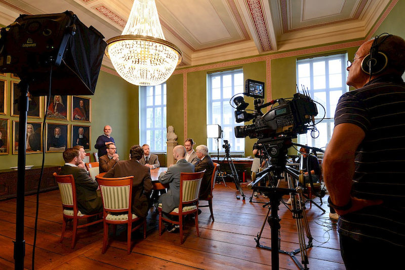 Die Dreharbeiten für das Dokudrama fanden im Sommer 2018 historischen Sessionssaal der Uni statt.