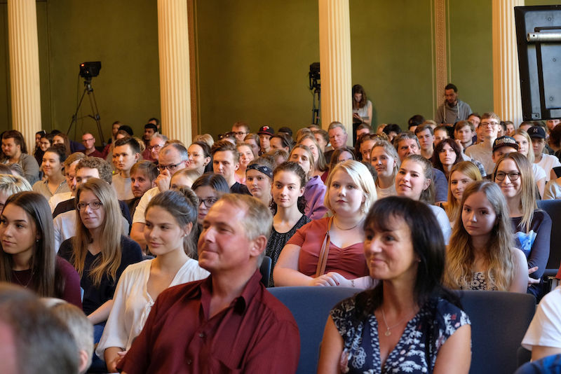 Der Saal war während der Talkrunde gut gefüllt.