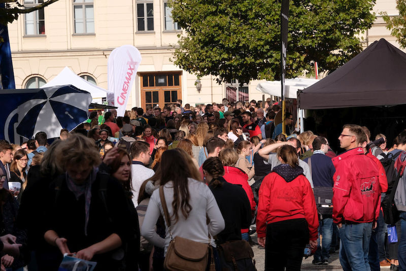 Der Uni-Platz war schnell gut gefüllt.