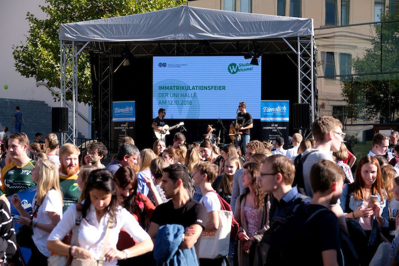 Auf der Bühne ging das Programm auch danach noch weiter.