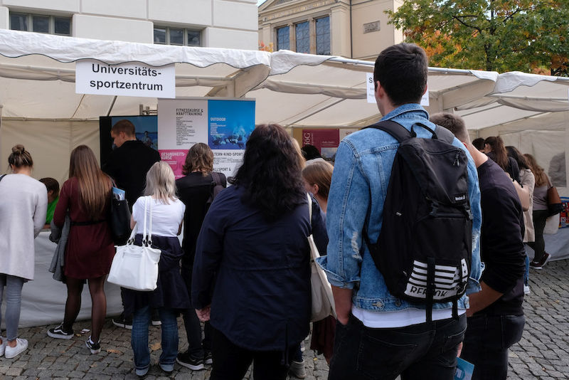 Schlangen gab es zum Beispiel am Info-Stand des Universitätssportzentrums.