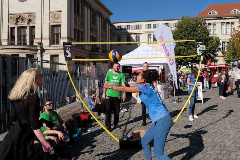Beim Universitätssportverein wurde Volleyball gespielt.
