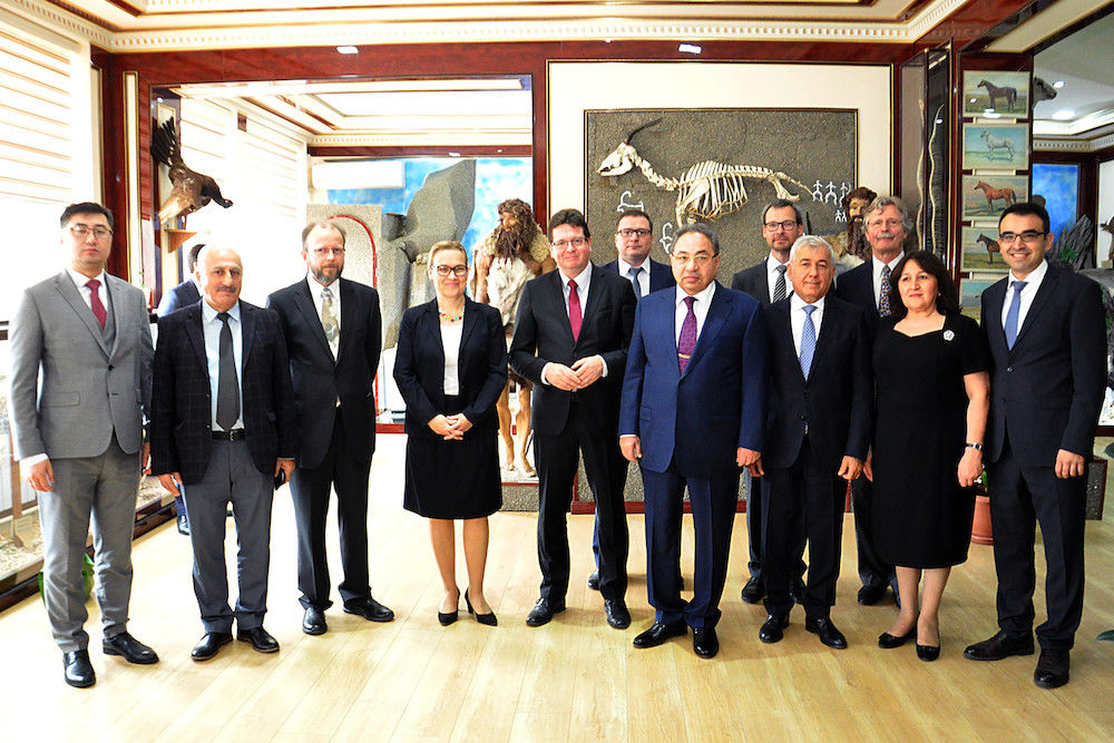 Die Delegation der Universität Halle traf sich mit Vertretern der Staatlichen Universität Baku