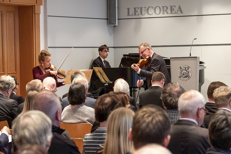 Mitglieder des Akademischen Orchesters der Uni Halle eröffneten das Streitgespräch musikalisch.