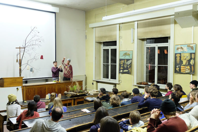 Die Studierenden präsentierten ihre Werke in dem Gebäude, in dem sich auch die Zoologische Sammlung der Uni Halle befindet.