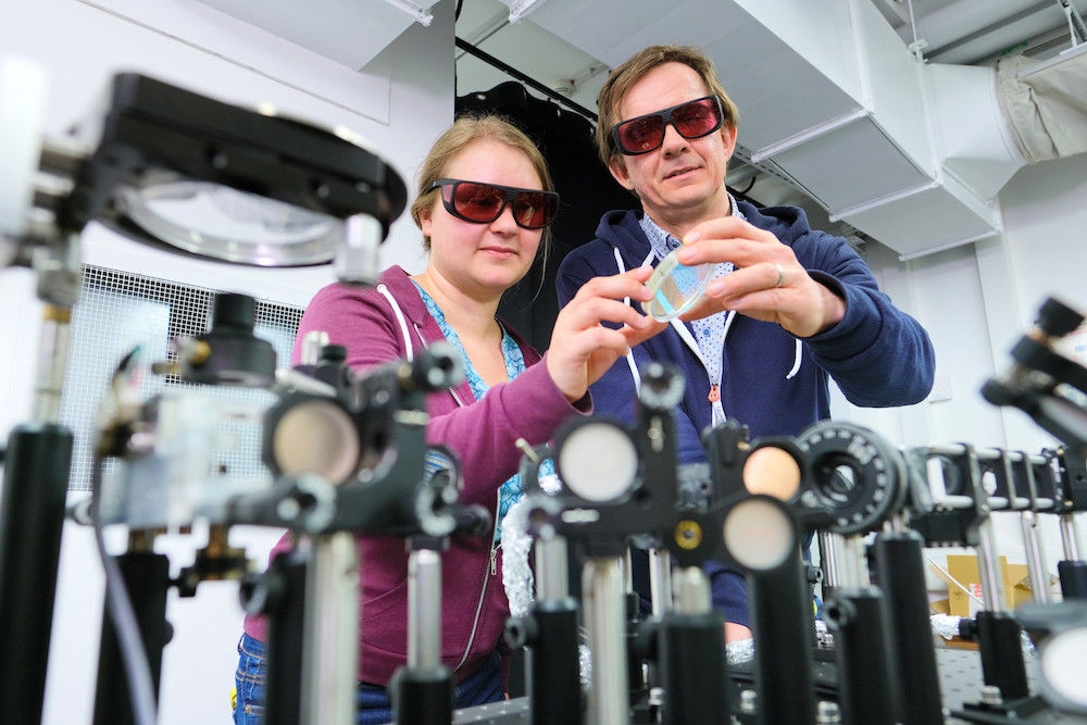 Jan Laufer und Ulrike Pohle nutzen modernste Technik, um künftig hochauflösende Bilder von Blutgefäß-Netzwerken zu erhalten.