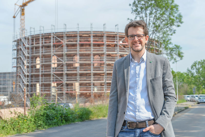 Dirk Schlesier am künftigen Planetarium.