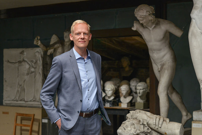 Kustos Stephan Faust im Depot des Archäologischen Museums. Was dort lagert, will er verstärkt auch im Museum zeigen.