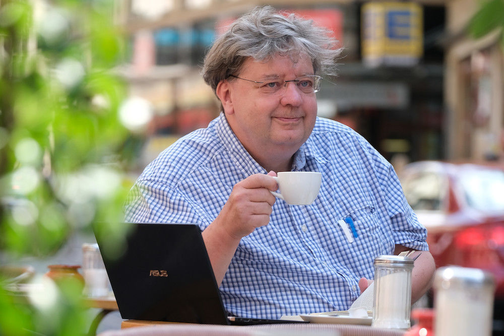 Thomas Bremer - ab 2020 wird er als Ruheständler mehr Zeit im Café verbringen können.