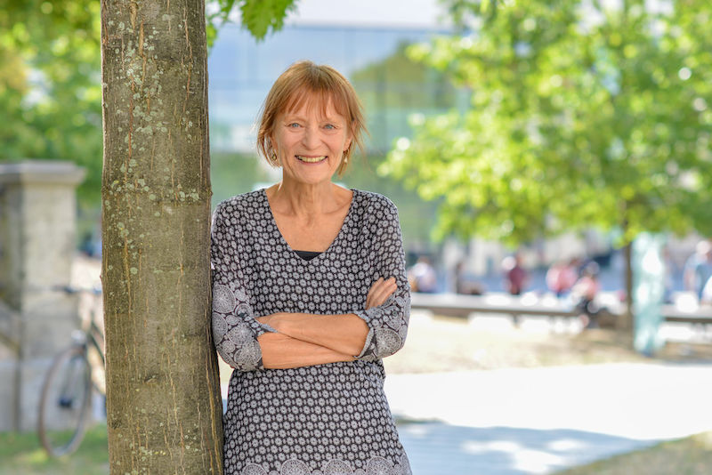 Gesine Foljanty-Jost an einem ihrer Lieblingsorte: auf dem Uniplatz in Halle