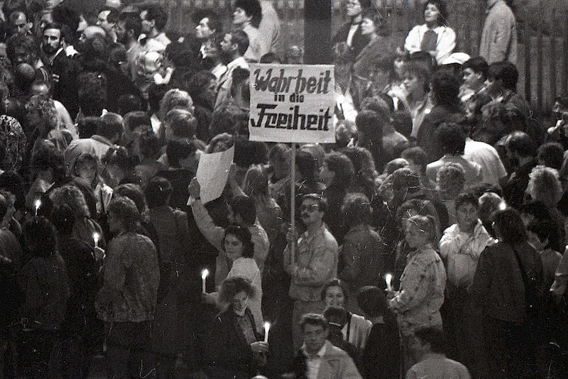 Studierende aus der Biochemie auf einer der Montagsdemos im Oktober 1989 in Halle