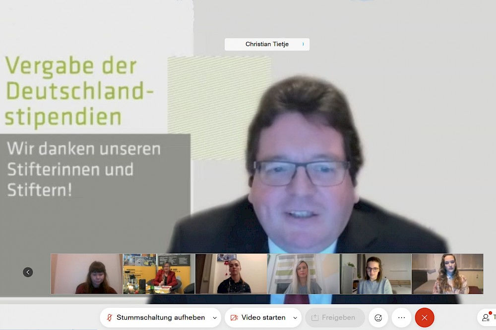 Rektor Christian Tietje im Webmeeting mit Fördernden und Geförderten