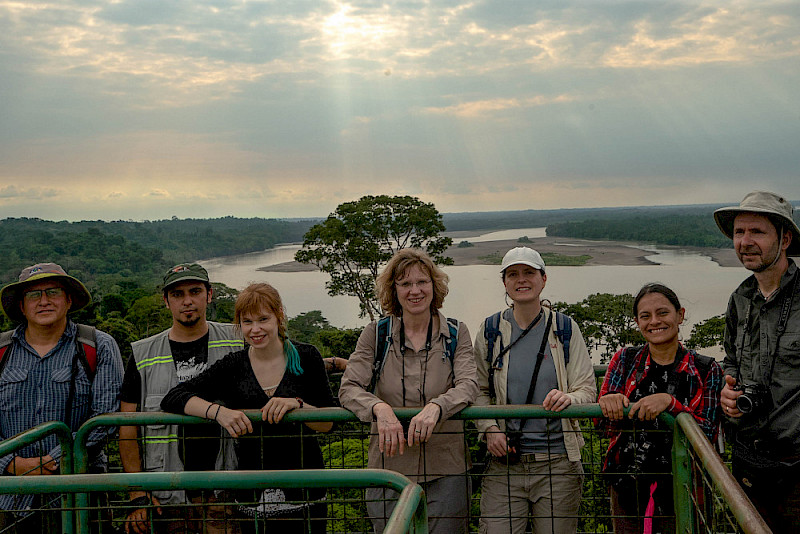 Janina Kleemann (3. v.r.) mit ecuadorianischen und deutschen Projektpartnern im Amazonastiefland