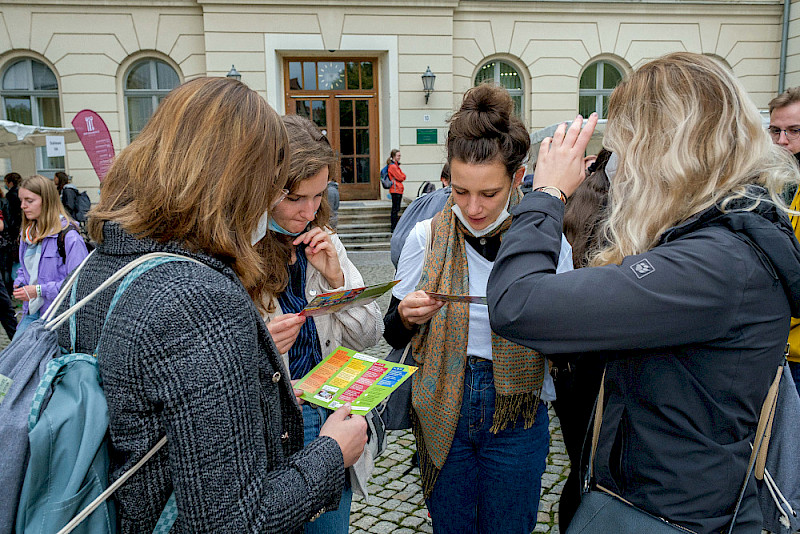 Erste Orientierungshilfen für neue Studierende...