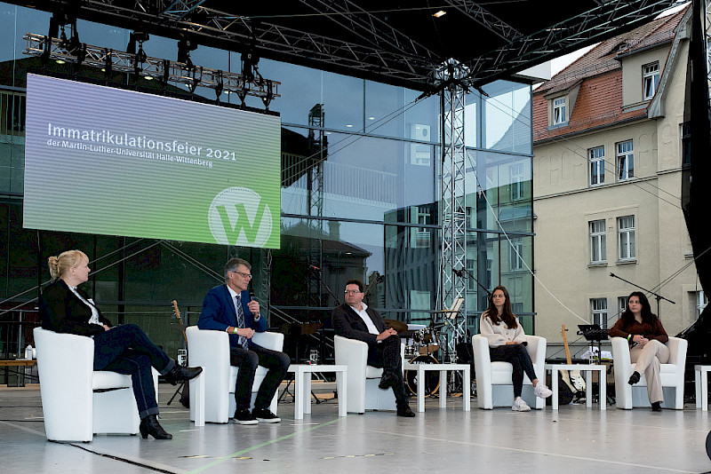Im Welcome-Talk: Franziska Heller, Egbert Geier, Christian Tietje, Anna-Amina Zeidan und Ravana Oruclu (von links)