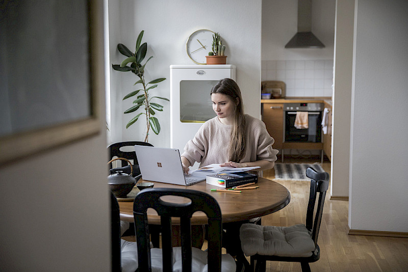 Studieren von Zuhause: Corona hat einige Veränderungen und neue Belastungen mit sich gebracht, bevor die Rückkehr zur Präsenzlehre möglich wurde.