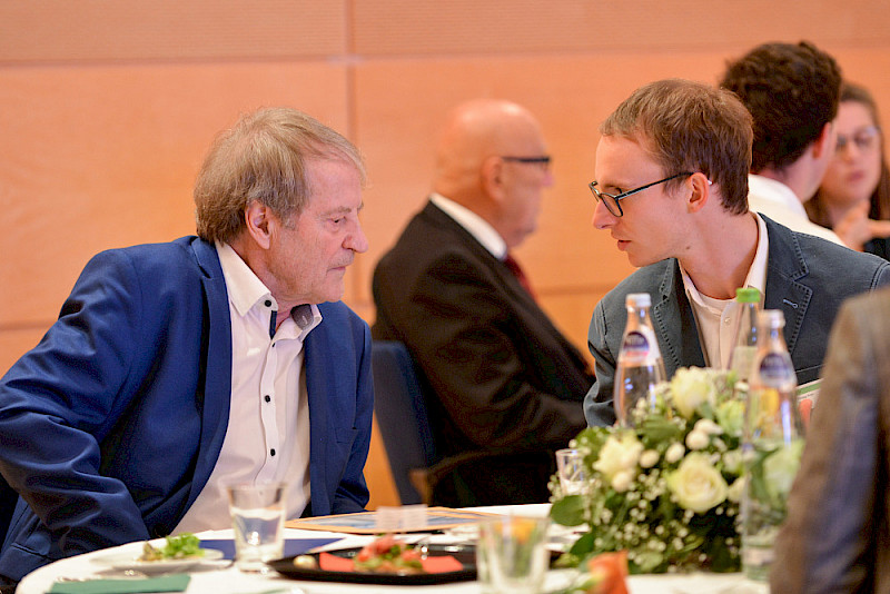 Wolfgang Lassmann (links) im Gespräch - er gehörte zu den Spendern "der ersten Stunde", die sich seit 2011 an dem Programm beteiligen.