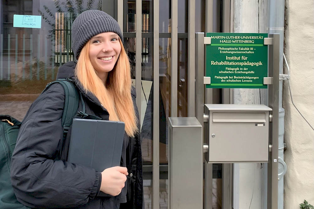 Johanna Kippe vor dem Gespräch mit ihrem Dozenten über ihre Examensarbeit